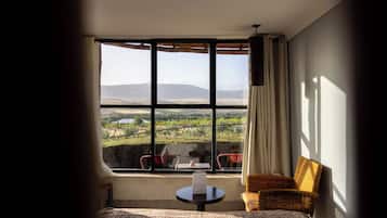 Bungalow, Mountain View | In-room safe, desk, blackout drapes, soundproofing
