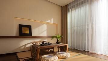 Senior Double Room, Valley View | Living area