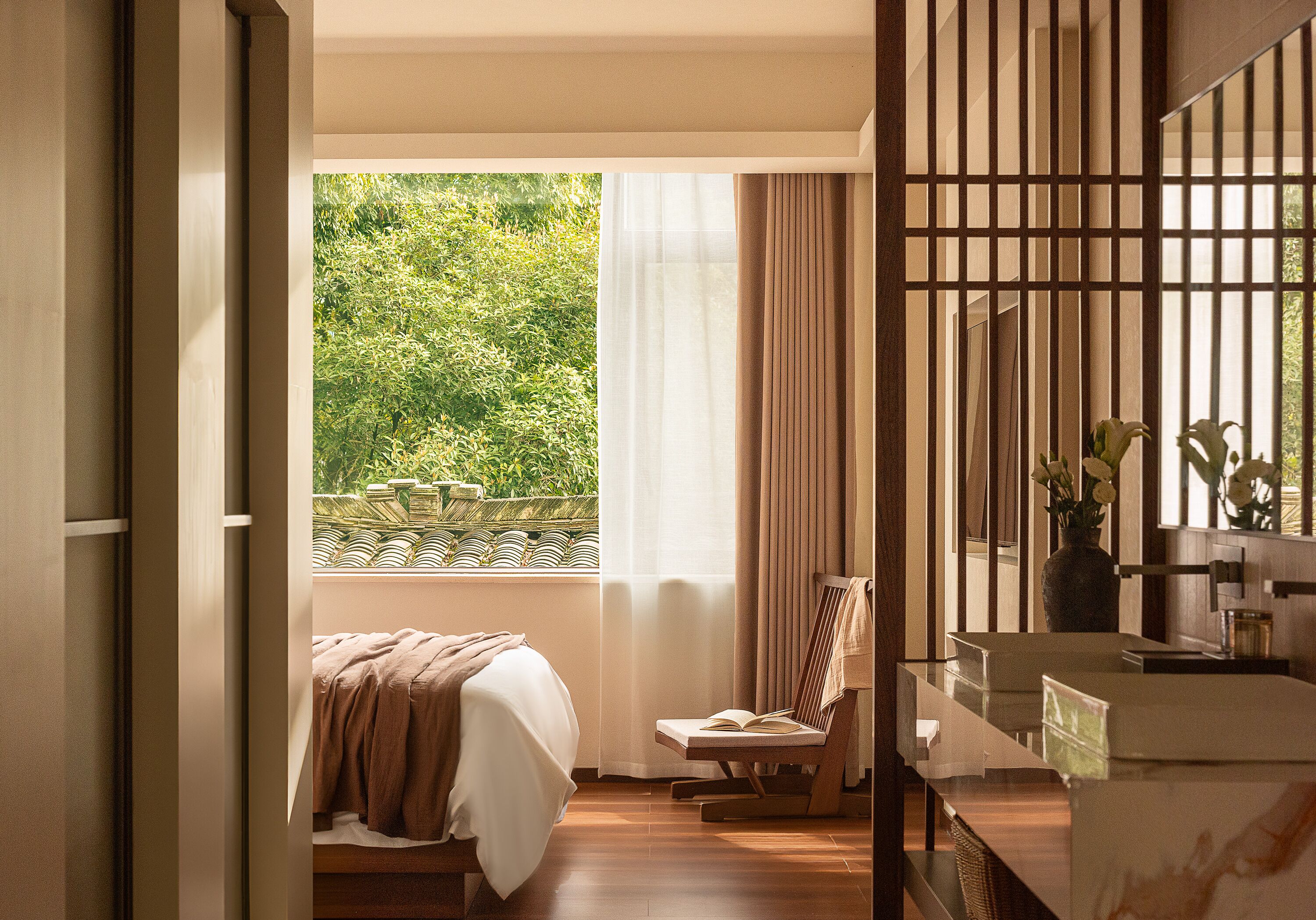 Senior Suite, Courtyard View | Desk, laptop workspace, free WiFi