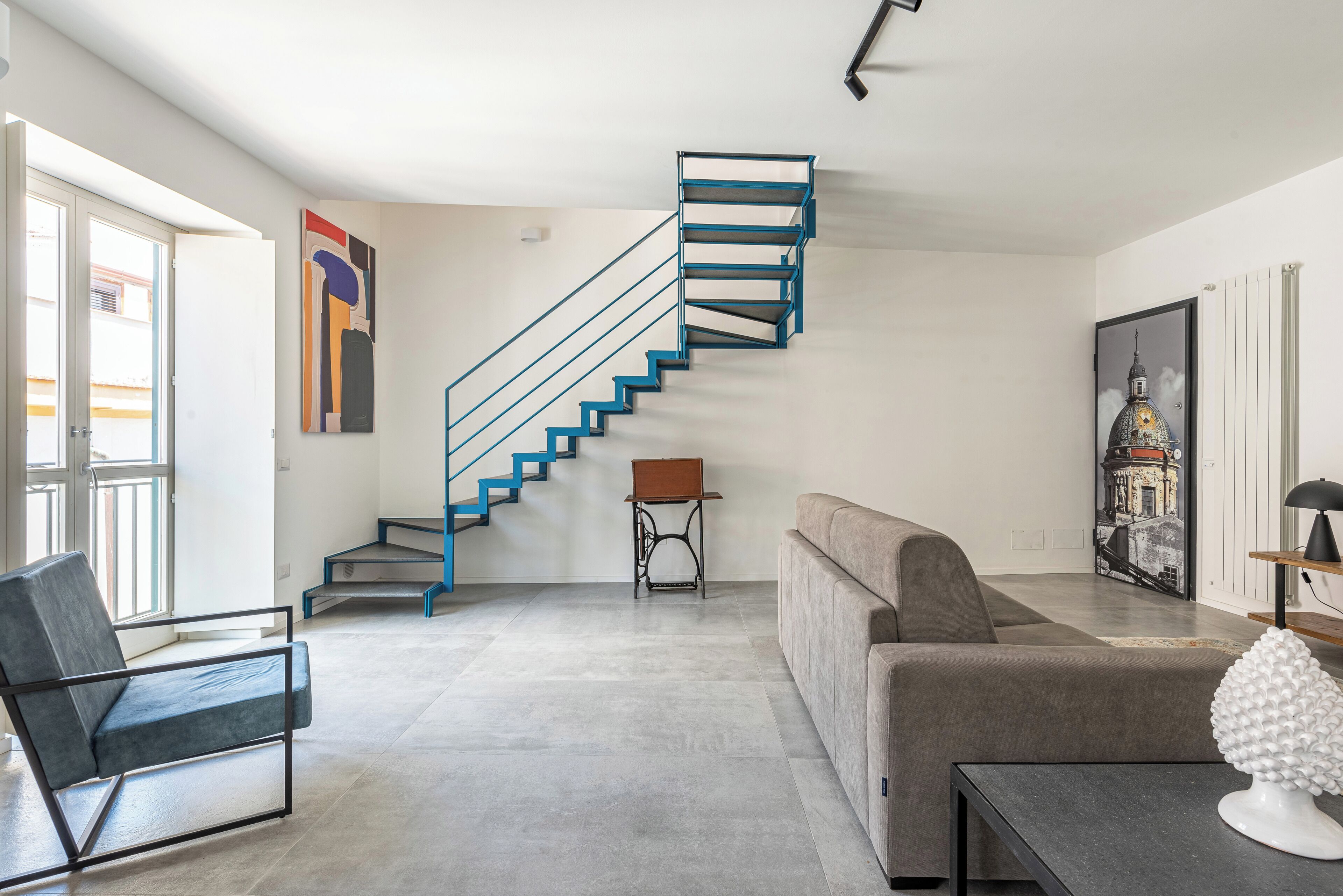 Apartment, 2 Schlafzimmer, Balkon | Wohnbereich | 30-Zoll-Fernseher mit Satellitenempfang