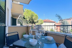 Outdoor dining - Viktor Flexrent - Abyssinia Real Estate (Riccione)
