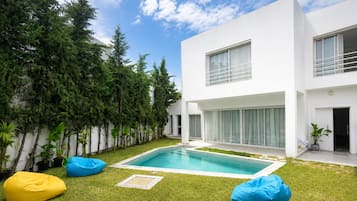 Villa, 4 habitaciones, fumadores, piscina privada | Piscina | Una piscina cubierta