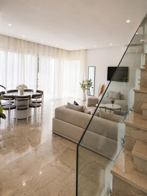 Living room - Elegant Villa in Gammarth With Private Indoor Pool (La Marsa)
