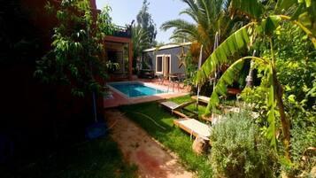 10 outdoor pools