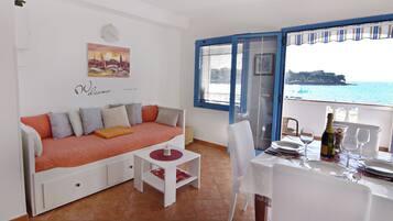Apartment, 1 Bedroom, Balcony, Ocean View | Living room