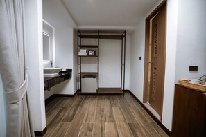 Deluxe Double or Twin Room | Free WiFi - The Wang Yaowarat Hotel (Bangkok)