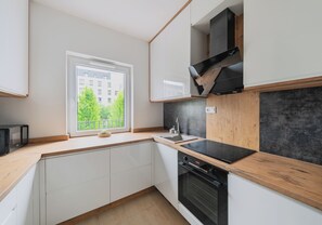 Apartamento | Cocina privada | Frigorífico, placa de cocina, cafetera o tetera y hervidor eléctrico