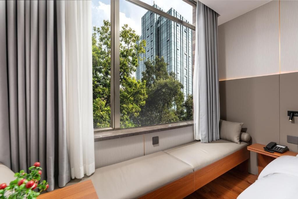 Suite, Garden View