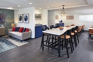 Dining - Upscale La Jolla Stay w/ Heated Outdoor Pool | 0.4 mi to Windansea Beach (San Diego)