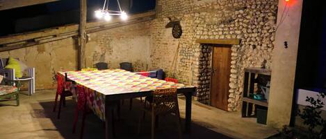 Outdoor dining