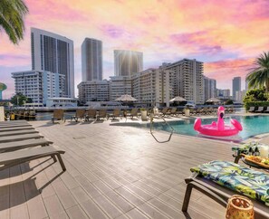 Pool - Stylish 1BR · Sunset View · Pool & Beach Access (Hallandale Beach)