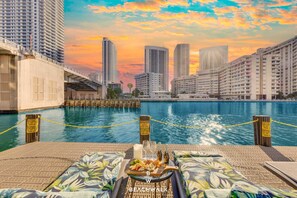 Pool - Stylish 1BR  Sunset View - Pool & Beach Access (Hallandale Beach)