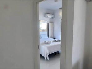 2 bedrooms, iron/ironing board, WiFi, bed sheets - Sunny Waves (Torremolinos)