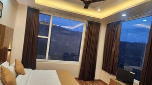 奢華客房, 山景 | 免費 Wi-Fi、床單