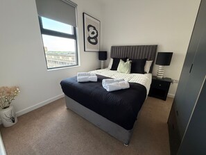 Iron/ironing board, WiFi, bed sheets - Desirable one bedroom apartment (Southampton)