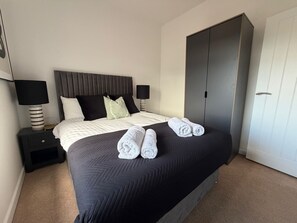 Iron/ironing board, WiFi, bed sheets - Desirable one bedroom apartment (Southampton)