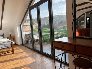 Soundproofing, iron/ironing board, free WiFi - Rikhe Palace Boutique HOTEL (Tbilisi)