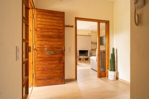 4 bedrooms, free WiFi, bed sheets - Majordoms Velo - Holiday villa with pool in Llambilles, Girona (Quart)
