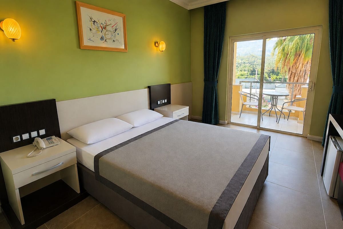 Sábanas de algodón egipcio, ropa de cama de alta calidad y minibar 