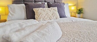 Stylish 2BR Solihull Stay | Near NEC | Parking | Garden