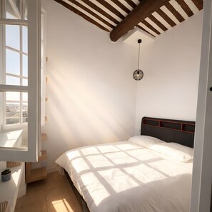 Iron/ironing board, WiFi, bed sheets - Apartment 'St Antoine' with Sea View, Wi-Fi and Air Conditioning (Cannes)