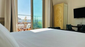 Chambre Deluxe double, balcon, vue sur la ville | Vue de la chambre