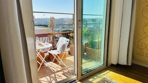 Phòng đôi Deluxe, ban công, quang cảnh thành phố | Nội thất