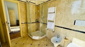Phòng đôi Deluxe, ban công, quang cảnh thành phố | Phòng tắm