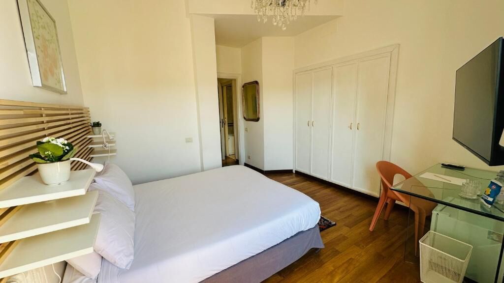 Chambre supérieure double, balcon, vue sur la ville | Minibar, coffre-fort pour ordinateur portable, fer et planche à repasser