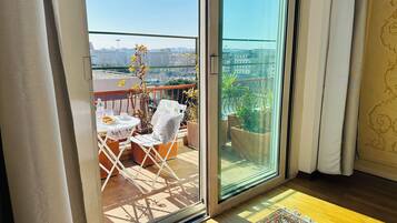 Chambre Double Deluxe, balcon, vue ville | Intérieur