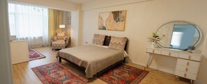 Room - Bright & Spacious Apartment in Central UB + Workstation (Ulaanbaatar)
