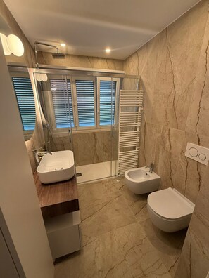Bathroom - Iconic Lugano Suite with Free Garage in delightful Lugano neighborhood (Lugano)