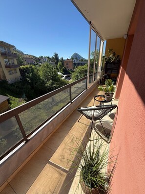 Outdoor dining - Iconic Lugano Suite with Free Garage in delightful Lugano neighborhood (Lugano)