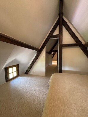 Room - Vrbo Property (Fourneville)