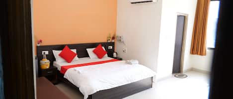 Desk, laptop workspace, free WiFi, bed sheets