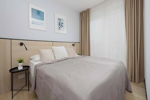 Skrivbord, strykjärn/strykbräda, resesäng och wi-fi