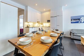 Appartamento Comfort, 3 camere da letto, sauna, vista cortile | Ristoranti