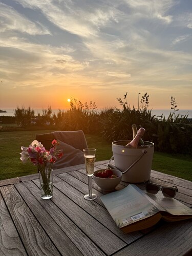 Stylish Sea-View 3 Bedroom Apartment by Lusty Glaze Beach, Newquay