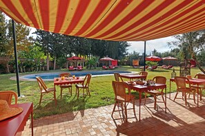 Outdoor dining - Villa Samadhi (Marrakech)