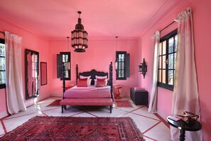 Premium bedding, minibar, in-room safe, blackout curtains - Villa Samadhi (Marrakech)