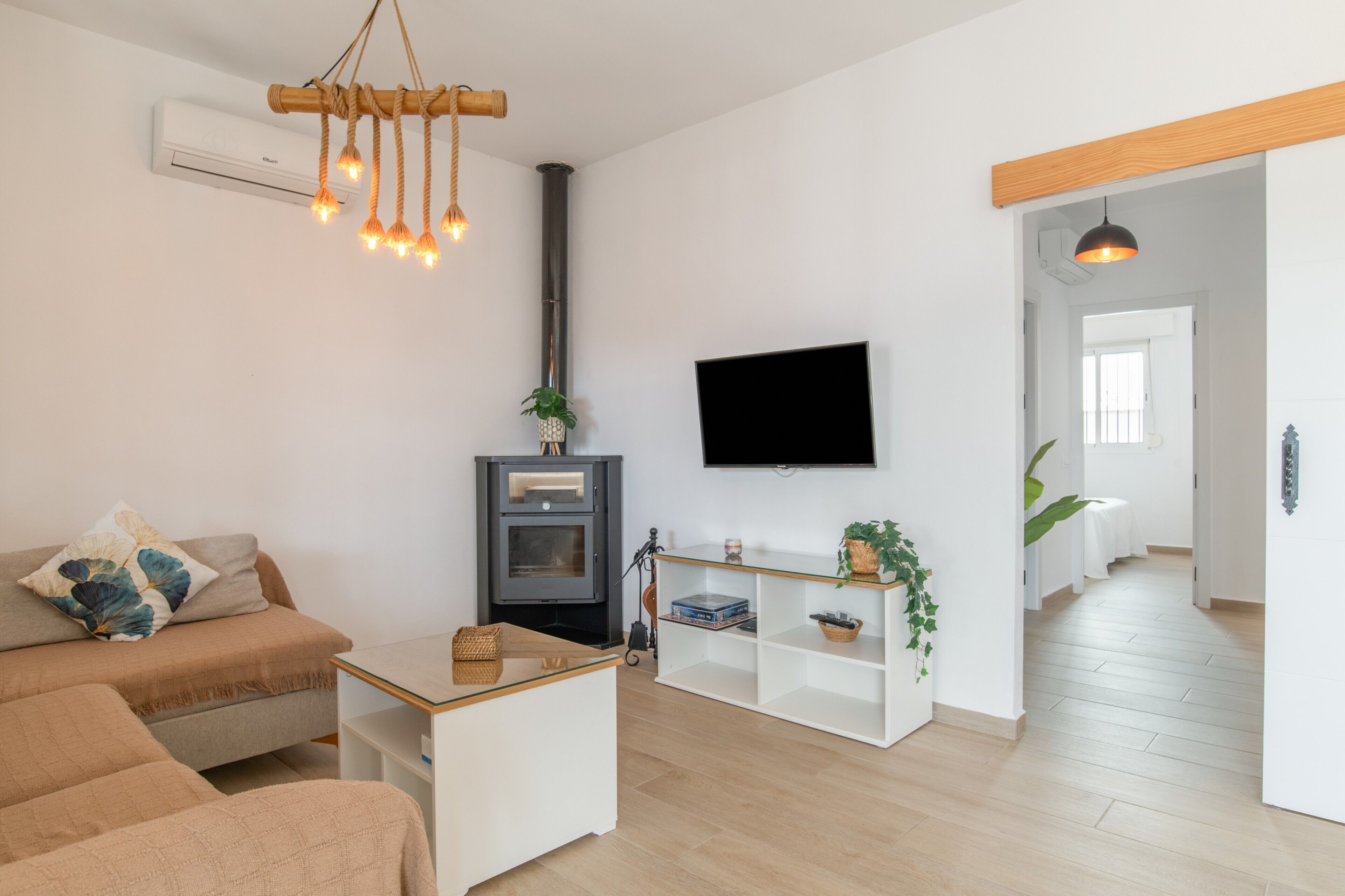 Televisie en een open haard