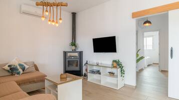 Televisie en een open haard