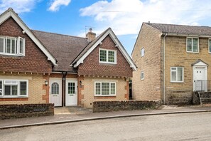 Exterior - Comfortable Cottage with Decking in Castle Cary (Castle Cary)