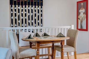 Dining - Comfortable Cottage with Decking in Castle Cary (Castle Cary)