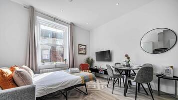 Iron/ironing board, WiFi, bed sheets