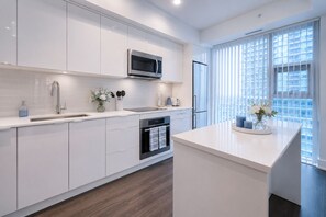Signature-Zimmer | Eigene Küche | Kühlschrank, Mikrowelle, Ofen, Herdplatte