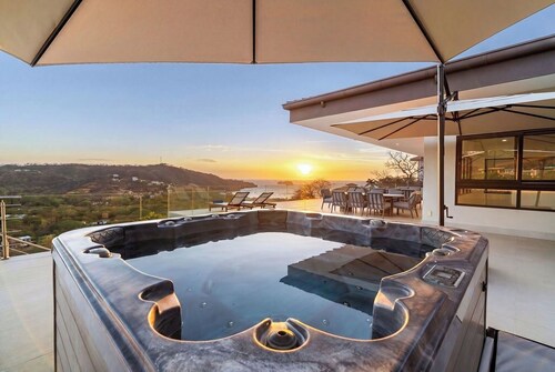 Villa Bella Grande | Luxury Estate + Casita