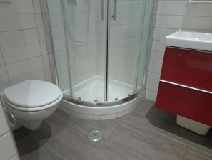 Bathroom - Renovated studio apartment 150 meters Metro B (Roma)