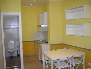 Interior - Studio Apartment 150 Meters from Metro B (Roma)