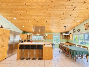 Fridge, microwave, coffee/tea maker, toaster - NEW Spacious Lake Tahoe Retreat, Pool Table, Close to Town & Beaches (SL101) (Stateline)